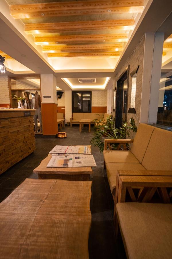 Hotel Mera Peak Private Limited Pokhara Bagian luar foto